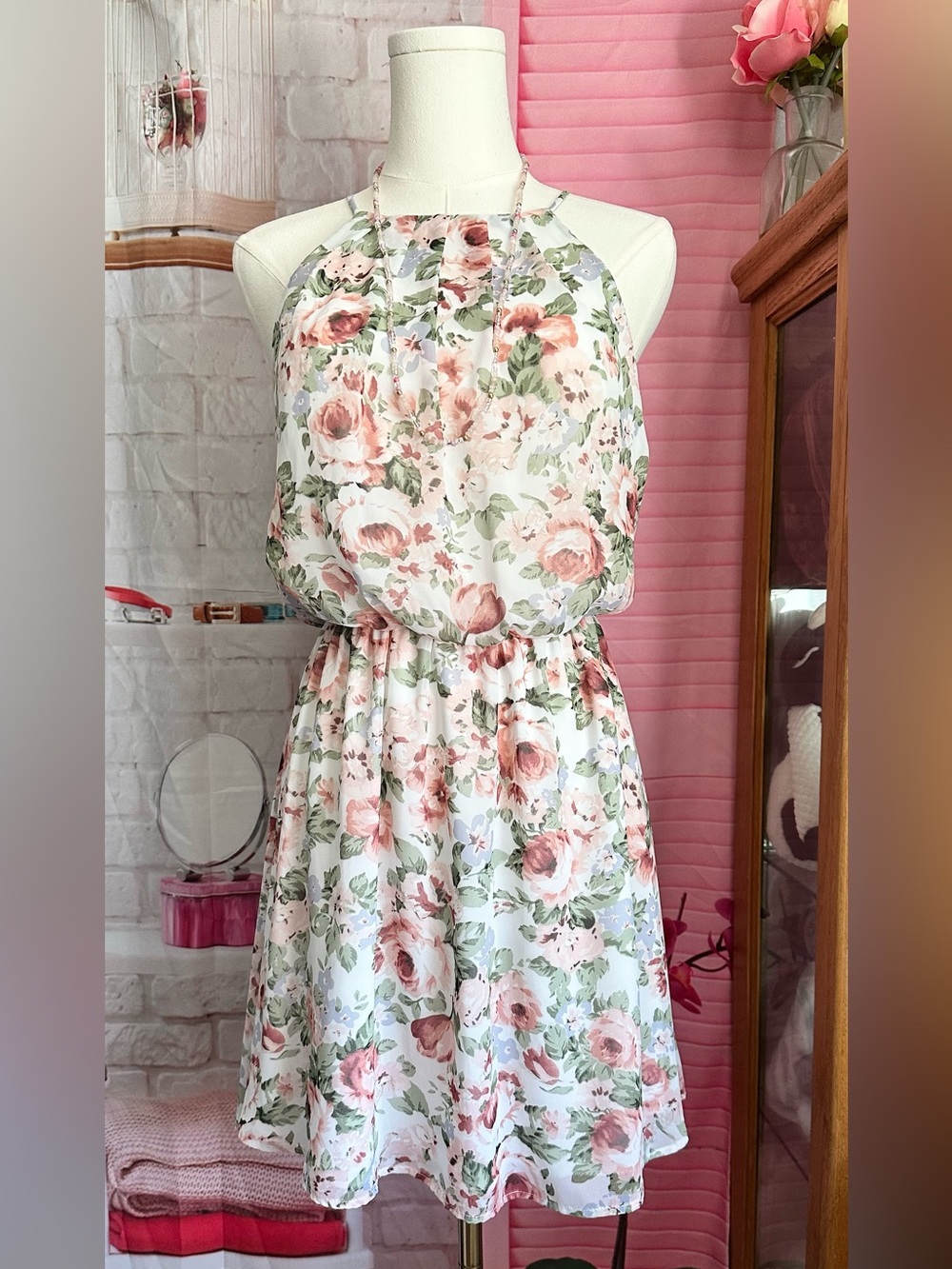 Guess Floral Chiffon Halter Dress - Picture 7 of 7